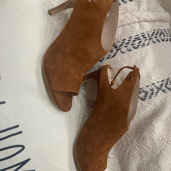 COLE HAAN. Women’s shoes .. true to size . - Picture 5 of 12